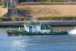 Das Schleppboot  Eishin Maru Nr.20 (第二十栄進丸) schlepp der lastkahn  Sankô Maru Nr.36 (三港丸36号), unterwegs nach süden den Sumida-Fluss, 22.Jan.2025.