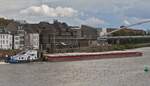 Schubboot MOVER 4, ENI 02328956, hat den Kanal im Hafen von Maastricht passiert.