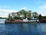 Schubboot  SCH 2637  (05800980 , 28,67 x 10,13m)  schob am 25.04.2024 vier je 32,5m lange Leichter auf der  UNTEREN HAVEL-WASSERSTRASSE / Sacrow-Paretzer-Kanal Höhe Schlänitzsee / km 27 zu Berg.