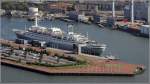 Die 1959 als Transatlantikliner gebaute ROTTERDAM (IMO 5301019) liegt inzwischen als Hotel-, Restaurant- und Kongressschiff in Rotterdam. Sie ist 228 m lang, 28,70 m breit und bot ca. 1400 Passagieren Platz. Der Antrieb erfolgte über zwei Dampfturbinen mit einer Leistung von 25.742 kw. Es gibt Besichtigungstouren von der Brücke bis in die Maschinenräume. 07.06.2015