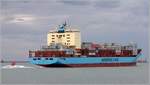 Die 2018 gebaute VOLGA MAERSK (IMO 9775749) hat Wilhelmshaven verlassen und steuert durch den Jadebusen die Nordsee an. Sie ist 200 m lang und 35,2 m breit, hat eine GT/BRZ von 34.582, eine DWT von 40.049 t und eine Kapazität von 3.596 TEU. Heimathafen ist Kopenhagen (Dänemark). 14.08.2019