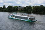 Hybrid-FGS  SCHWIELOWSEE  (04813260 , 41 x 6,50m) am 28.06.2022 in der  GLIENICKER LAKE  /  HAVEL  zu Tal Höhe Berliner Vorstadt (gehört zu Potsdam).