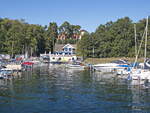 Kleiner Hafen im Scharmützelsee an der Parkallee in Bad Saarow am 22.