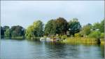 Die Mecklenburgische Seenplatte ist ein idyllisches Wassersportrevier. Scan eines Dias vom September 1998.