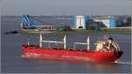 Die 1999 gebaute FEDERAL OSHIMA (IMO 9200330) fährt am 01.07.2015 Höhe Bremerhaven Weser aufwärts. Sie ist 200 m lang und 23,76 m breit, hat eine GT/BRZ von 20.659 und eine DWT von 36.563 t. Heimathafen ist Hong Kong.