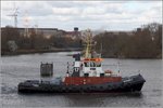 Die 1992 gebaute BUGSIER 17 (IMO 9036234) ist am 23.03.2016 auf der Weser Höhe Bremen im Einsatz. Dieser Bugsier-Schlepper ist 28,30 m lang, 9 m breit, hat eine Maschinenleistung von 2.250 kW und einen Pfahlzug von 31 t. Heimathafen ist Hamburg.