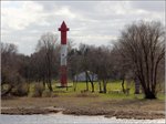 Der Turm des Oberfeuers Juliusplate ist 32 m hoch und wurde 1983 errichtet. Das dazugehörige Unterfeuer ist zugleich Unterfeuer der Richtfeuerstrecke Berne. 23.03.2016 