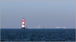 Der Leuchtturm Roter Sand wurde 1885 in der Außenweser in Betrieb genommen. Vor dreißig Jahren - genau am 11.11.1986 - wurde sein Feuer gelöscht. 2010 wurde er als Historisches Wahrzeichen der Ingenieurbaukunst in Deutschland ausgezeichnet. 31.08.2016