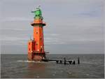 Der Leuchtturm Hohe Weg (Int. Nr. B1198) ist seit 1856 in Betrieb. Damit ist er der älteste, noch aktive Leuchtturm an der Weser. Der 36 m hohe Turm wurde vom Baumeister van Ronzelen entworfen, der auch für den Bau des ersten Bremer Hafens (Bremerhaven) verantwortlich war. 26.09.2018