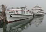 Winterschlaf: das Arbeitsschiff  MS Friedrichshafen  und das Passagierschiff  MS Mnchen  liegen vertut im Konstanzer Hafen (04.03.2012)