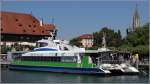 Der Bodensee-Katamaran FRIDOLIN liegt am 10.07.2015 in Konstanz. Die FRIDOLIN ist 33,64 m lang, 7,60 m breit und bietet bis zu 182 Passagieren Platz. Ihre beiden Maschinen mit einer Leistung von je 552 kw ermöglichen eine Geschwindigkeit von 22 kn. Heimathafen ist Friedrichshafen.