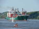 Hamburg a 30.April 07 - CSCL NAPOLI einlaufend, ist 2002 in Polen gebaut worden.  35600 tdw u 22 kn schnell.