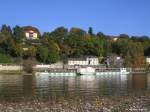 Raddampfer PIRNA passiert nach dem  Blauen Wunder  die Elbschlösser auf dem Weg nach Dresden (11.10.2008)