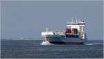 Begegnung mit der HENNEKE RAMBOW (IMO 9354430) bei Scharhörn in der Elbmündung. Das Feederschiff wurde 2007 gebaut, ist 134,4 m lang und 22,74 m breit, hat eine GT/BRZ von 9.981, eine DWT von 11.274 t und eine Kapazität von 868 TEU. Heimathafen ist Hamburg.