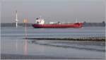 Die 2000 gebaute BOW CONDOR (IMO 9214032) ist auf der Elbe in Höhe Krautsand in Richtung Hamburg unterwegs. Dieser Chemikalien- und Ölproduktentanker ist 133 m lang und 22,7 m breit, hat eine GT/BRZ von 9.208 und eine DWT von 16.121 t. Heimathafen ist Majuro (Marshall Islands). Frühere Namen: SUNSHINE SEA, BOW ANDINO. 22.09.2020