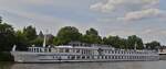 DAS Hotelschiff RIGOLETTO, 02325887, Heimathafen Basel, hat auf der Maas im Hafen von Maastricht festgemacht. 19.07.2024