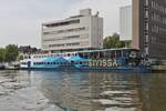 Das Party Schiff EIVISSA liegt im Hafen von Maastricht am Kai.