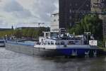 GMS HENDRIKA; ENI 02326642, L 110 m; B 11,45 m; 3163 t; hat am Kai in Maastricht angelegt.