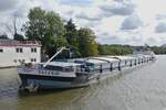 GMS VALERIO, ENI 02315785, muss auf dem Verbindungskanal mit der Maas nahe Maastricht, vor der Schleuse Boscherveld unser Schiff vorbeilassen.