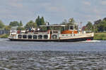 FGS JEKERVALLEI von Stiphout tours, mit einer kleinen Gruppe zu Berg auf der Maas an Maastricht vorbei. 04.10.2024