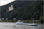 Die 2005 gebaute TESKELLY (ENI 06004186) am 15.09.2017 auf dem Rhein unterhalb Schloss Stolzenfels zu Tal. Sie ist 110 m lang, 11,45 m breit, hat einen Tiefgang von 3,45 m und eine Tonnage von 3.007 t. Heimatort ist Gent (Belgien).