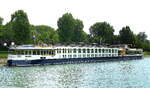 KFGS River Queen, am Anleger in Breisach am Rhein, L=110m, 142 Passagiere, 2x700PS, Baujahr 1999, Heimathafen Rotterdam/NL, Juni 2024