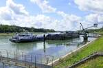 Schubverband Spintore und Spintote II an der Kiesverladestelle in Rhinau am Rhein, Heckansicht, Aug.2024