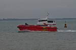 OFFSCHORE Versorgungsschiff NJORD ZENITH, IMO 9828601, L 27 m, B 10 m, BJ 2018, Flagge Großbritannien, nähert sich von See her dem Hafen von Vlissingen.