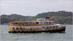 Die 1959 gebaute S. PAULUS (IMO 5343598) ist auf dem Tejo unterwegs. Diese führere Hamburger Hafenfähre wird jetzt für Rundfahrten in Lissabon eingesetzt. Sie ist 30,10 m lang und 7,50 m breit, 275 Passagiere finden auf ihr Platz. Frühere Namen: SÜLLDORF, ST. PAULI. 21.04.2017