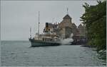 Der CGN Radschaufeldampfer LA SUISSE verlässt herrlich dampfend die Anlegestelle Château de Chillon.