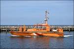 Das Lotsenboot  Meckelborg  verlässt am 18.06.14 den Hafen von Timmendorf / Poel.