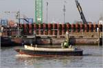 Dieses Wasserbau-Arbeitsboot trägt am Steuerstand die Nummer 15. Es ist bei der Baustelle der fünften NOK-Schleuse in Brunsbüttel im Einsatz. 18.02.2019