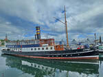 Das 1908 gebaute Salondampfschiff ALEXANDRA (ENI: 05112160) ist hier im Hafen von Flensburg zu sehen.