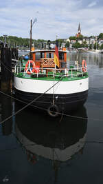 GESINE ist ein 1928 gebautes Gütermotorschiff, so gesehen Anfang Juni 2024 in Flensburg.