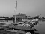 Blick auf den kleinen Yachtsteg im Hafen von Peenemünde.