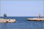 Die Molenfeuer des kleinen Schutzhafens auf der Greifswalder Oie. In diesem Hafen ist auch ein Seenotrettungskreuzer der DGzRS stationiert. Aufnahmedatum: 29.08.2005