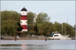 Der Leuchtturm Brinkamahof war von 1912 bis 1980 in Weddewarden an der Weser im Einsatz. Dann wurde er mit Hilfe eines Schwimmkrans an seinen neuen Standort an der Marina im Fischereihafen von Bremerhaven verbracht. Dort wird er u.a. als Vereinsheim genutzt. Aufnahmedatum: 21.04.2007