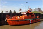 Der 2014 gebaute Lotsenversetzer JASMUND (IMO 9734331) liegt am 01.04.2016 im Vorhafen der Sportbootschleuse in Bremerhaven. Lnge: 19,25 m, Breite: 5,45 m. Heimathafen ist Rostock.