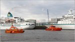 Die Lotsenboote ÖLLERMANN (links) und JASMUND werden von den Hafenlotsen in Bremerhaven genutzt. Hier sind die beiden Boote am 31.07.2016 vor der Columbuskaje in Bremerhaven zu sehen.