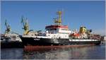 Die 1998 gebaute KOMET (IMO 9162978) liegt am 25.11.2017 an ihrem Liegeplatz im Fischereihafen 1 in Bremerhaven. Dieses Vermessungsschiff des Bundesamtes für Seeschifffahrt und Hydrographie (BSH) ist 64 m lang, 12,5 m breit, hat eine GT/BRZ von 1.482 und eine DWT von 265 t. Der Antrieb erfolgt über einen 1.350 kw leistenden Elektromotor. Auf dem Schiff finden 18 Besatzungsmitglieder und 6 Wissenschaftler Platz. Heimathafen ist Hamburg.