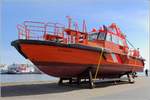 Das Lotsenboot KLAASHAHN der Lotsbetrieb GmbH Mecklenburg-Vorpommern wurde nach Kanada verkauft und steht  fertig verpackt  am Fischereihafen II in Bremerhaven zum Abtransport bereit. 30.03.2021