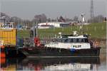 Das Lotsenboot IZURDIA liegt am Lotsensteiger in ihrem Heimathafen Emden. 24.02.2019