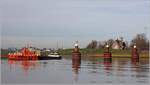 Emden. Die beiden Lotsenboote SCHILKSEE und IZURDIA liegen am Lotsensteiger bei der Großen Seeschleuse. Rechts im Bild ist direkt hinter dem Deich das Lotsenhaus zu sehen. 24.02.2019