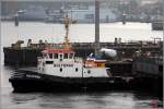 Die 1982 gebaute HOLTENAU (IMO 8200321) am 18.09.2015 in Kiel. Der Schlepper ist 26,16 m lang, 8,50 m breit, hat eine Maschinenleistung von 1.440 kw und einen Pfahlzug von 28,5 t. Heimathafen ist Kiel.