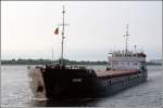 Begegnung mit der 1974 gebauten GRAND (IMO 8877253) in Rostock-Warnemnde. Sie ist 113,80 m lang, 13,19 m breit und hat eine GT von 2516.