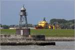 Das heute auf der Marinemole an der ehemaligen 3. Einfahrt in Wilhelmshaven zu sehende Türmchen ist ein Nachbau des Molen- und Quermarkenfeuers, das von 1975 bis 2005 an selber Stelle stand und die Int. Nr. B1162 trug. 14.08.2019 