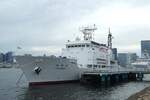 Das Fischerei-Patrouillenschiff  HOSHO MARU (鳳翔丸) der Fischereibehörde Japan liegt im Hafen von Tokio vor Anker.