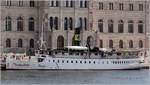 Die STORSKÄR (IMO 5341813) wurde 1908 als STRÄNGNÄS EXPRESS gebaut. Sie ist 38,95 m lang, 6,99 m breit und bietet bis zu 330 Passagieren Platz. Heimathafen ist Vaxholm (Schweden). Hier liegt sie am 19.07.2018 vor dem Nationaltmuseum in Stockholm.