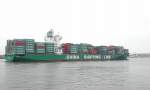 CSCL CHIWAN im April 03 aus Hamburg auslaufend. Bj.2001, mit 50.900tdw. Tragfhigkeit und einer 49.665 Ps Maschine 24,5kn schnell.