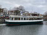 Das Fahrgastschiff Käpp'n Brass am 08.11.24 in Warnemünde auf den Alten Strom.

Seeschiffe / Fahrgastschiffe / K